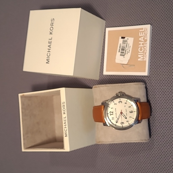 Michael Kors MK8531 Paxton Watch w/Light Brown Leather Strap - Picture 2 of 11